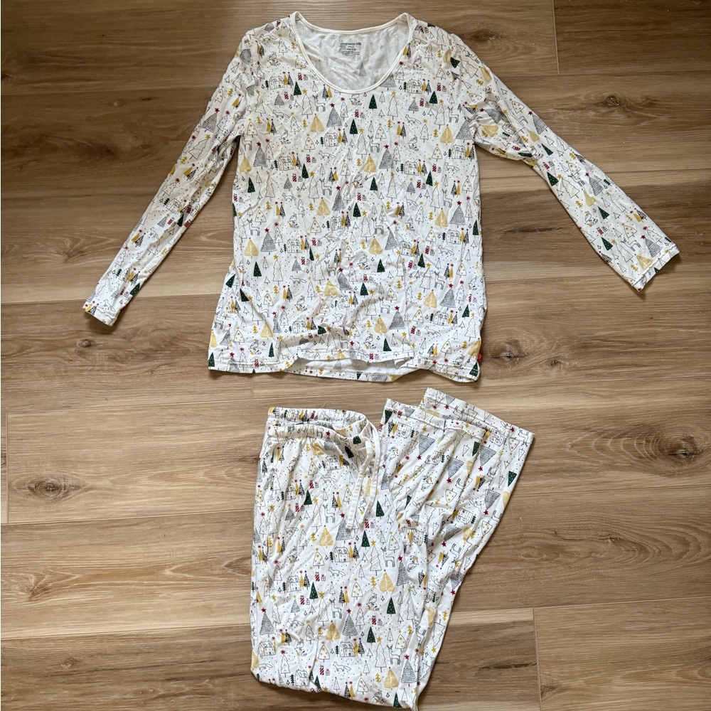 Adult Magnetic Me Pajamas worn once. Extremely comfortable. Size S.